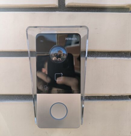 Установка домофона Hiwatch от компании Транзит12